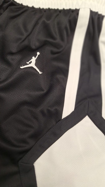 Czarne Spodenki Nike AT0542-012 XS Damskie Training