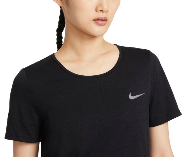 Czarna damska koszulka Nike Run Division Dri-FIT DD5176-010 M