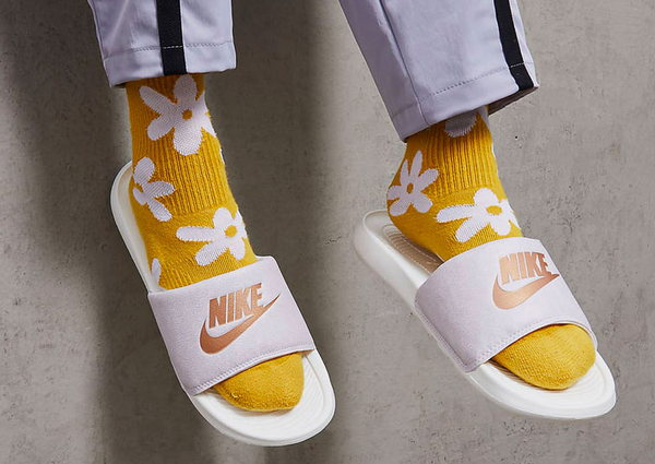 Jasno Fioletowe Klapki Nike DZ3496-100 43 Damskie Victori One Slide