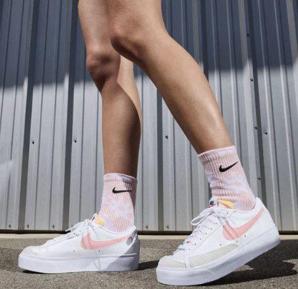 Białe Z Różowym Logo Buty Nike Blazer Low Platform DJ0292-103 44 Damskie