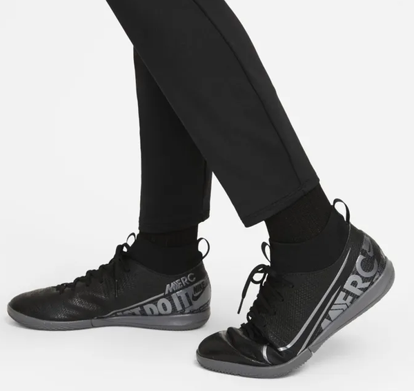 Spodnie Junior Nike FC Barcelona Strike Czarne XL DB7687014