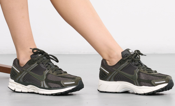 Czarne Buty Nike Air Zoom Vomero 5 FQ8898-325 45 Damskie