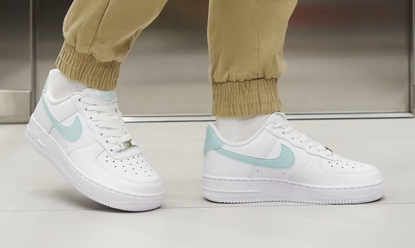Białe Z Turkusowym Buty Nike Air Force 1 '07 DD8959-113 44,5 Damskie