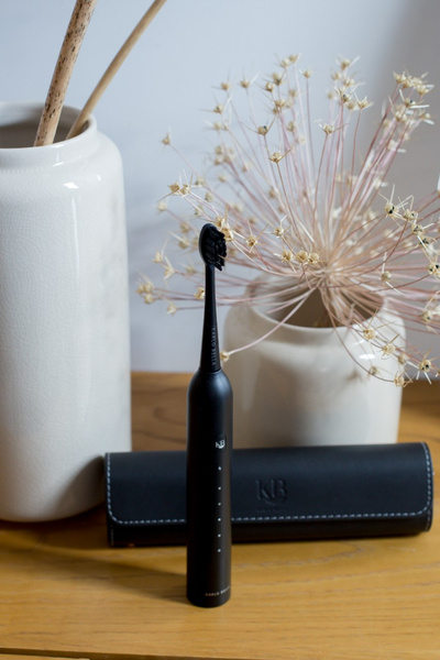 Szczoteczka Soniczna Futerał Końcówki Prezent USB Czarna Karlo Bella