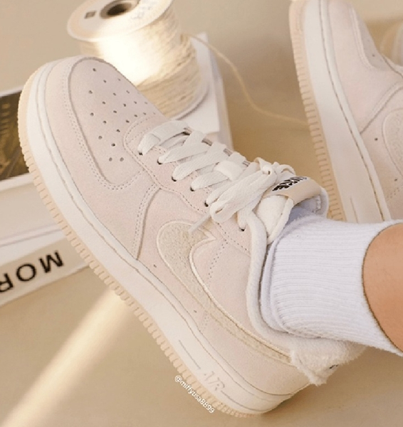 Beżowe Buty Nike Air Force 1  Sanddrift Fleece DQ7583-001 43 Damskie