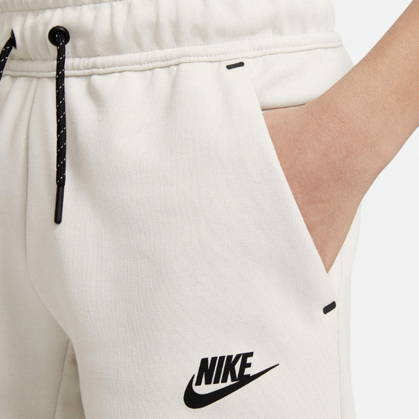 Białe Spodenki Nike Junior NSW Tech Fleece XS DA0826008