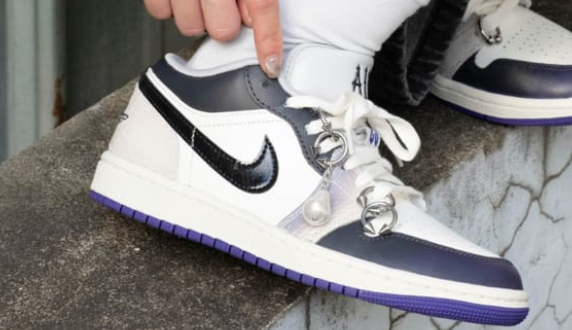 Buty damskie Nike Air Jordan 1 Low SE Punk Rock HF5759-101 35,5