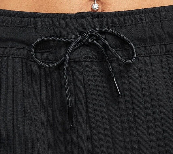 Czarne spodenki damskie Nike DM6401-010 XXL