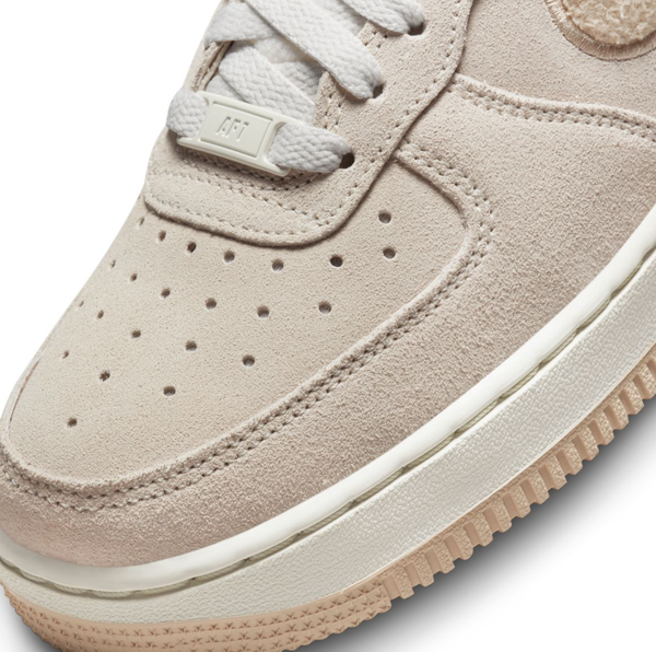 Beżowe Buty Nike Air Force 1  Sanddrift Fleece DQ7583-001 43 Damskie