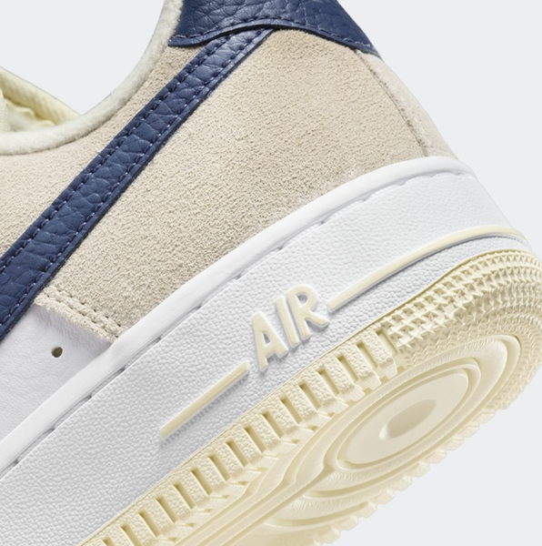 Beżowo-Białe Buty Nike Air Force 1 '07 COB FV6332-100 43 Damskie